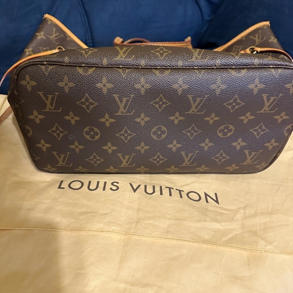 Louis Vuitton MM Monogram canvas tote - Picture 6 of 7